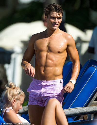 <b>Model Oliver Cheshire Shows off Washboard Abs</b>
