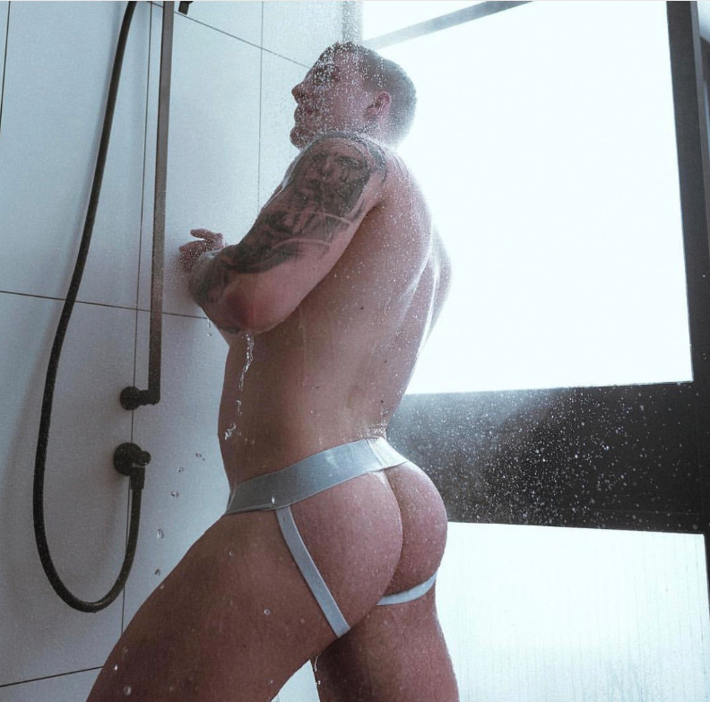 <b>Cold Showers and Weight Loss: The Connection</b>