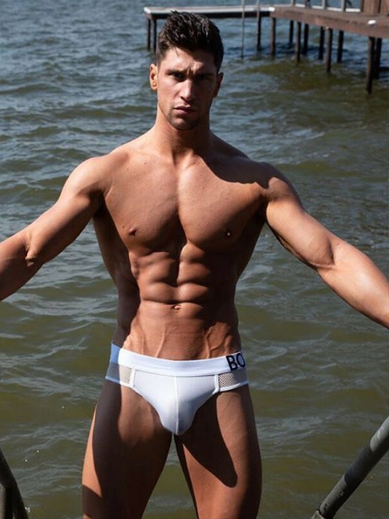<b>KYLE HYNICK - FAKE BULGE?</b>